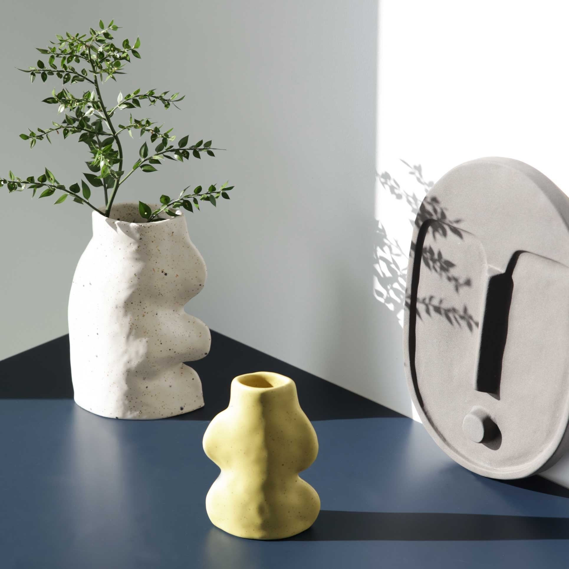 playful white fluxo vase with flowing curves on a sunlit windowsill
