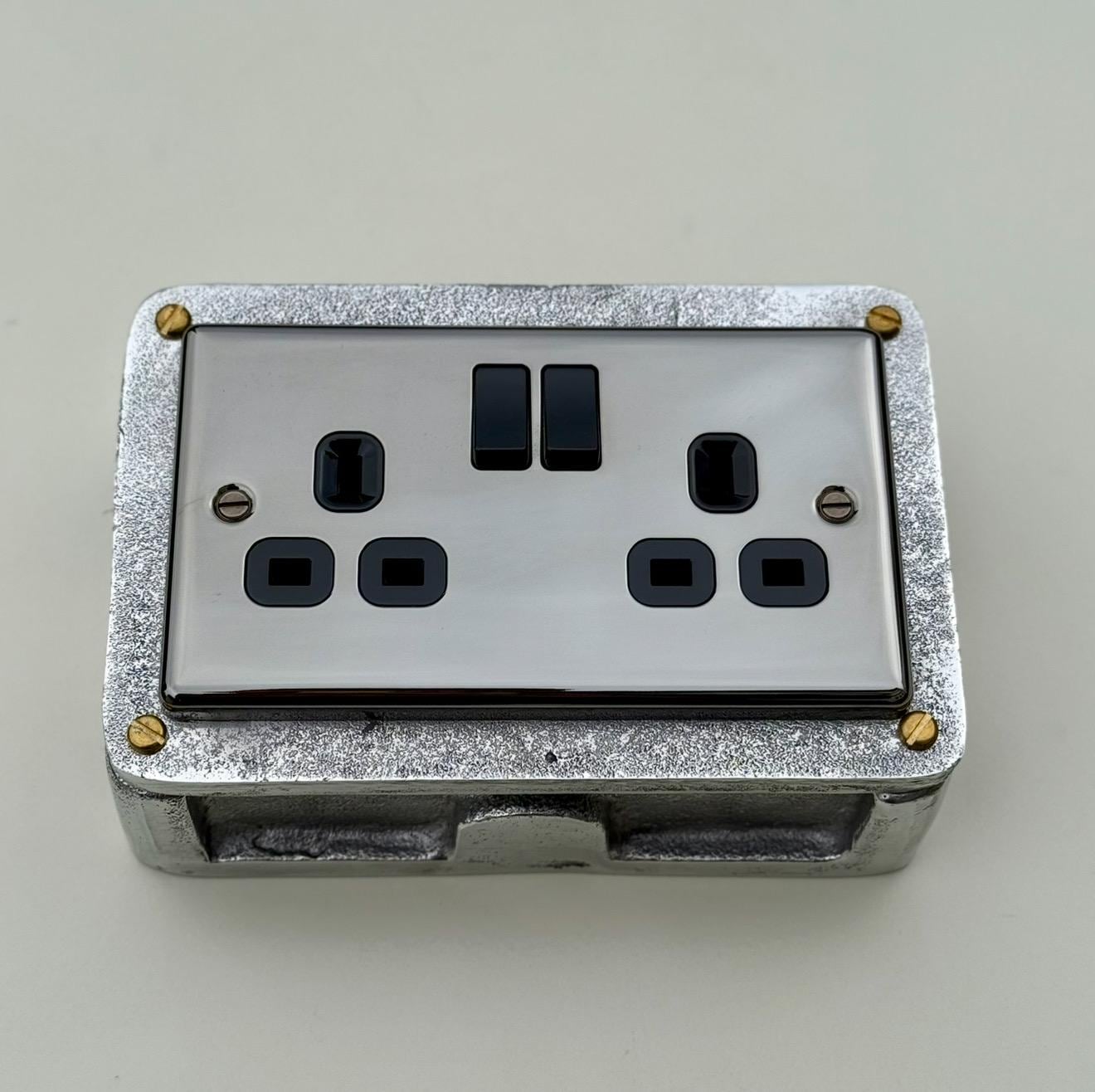 Mirror Finish Switched 13A Double Socket 230V 2 Gang 2G Socket Cast Metal Conduit Switch Industrial