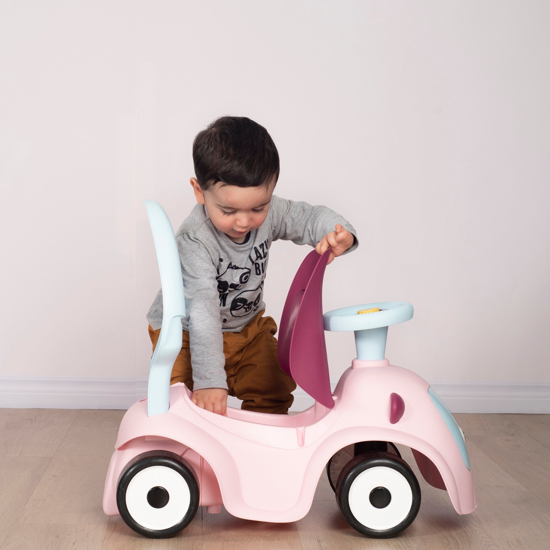 smoby maestro 3in1 pink ride-on with glowing eyes and horn in a cozy indoor play corner