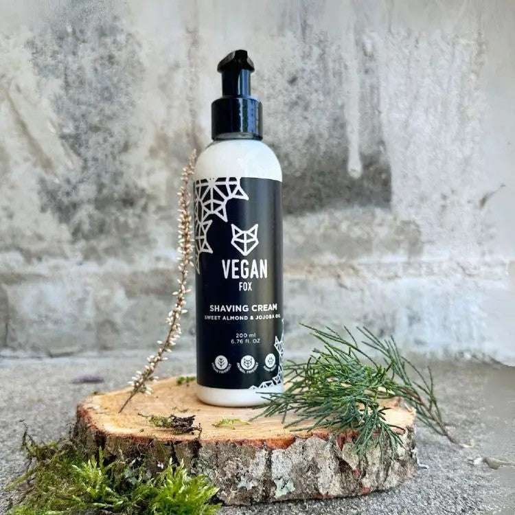 bold men's shaving cream with forest scent in sleek 200ml rpet bottle, grapefruit and cedar notes