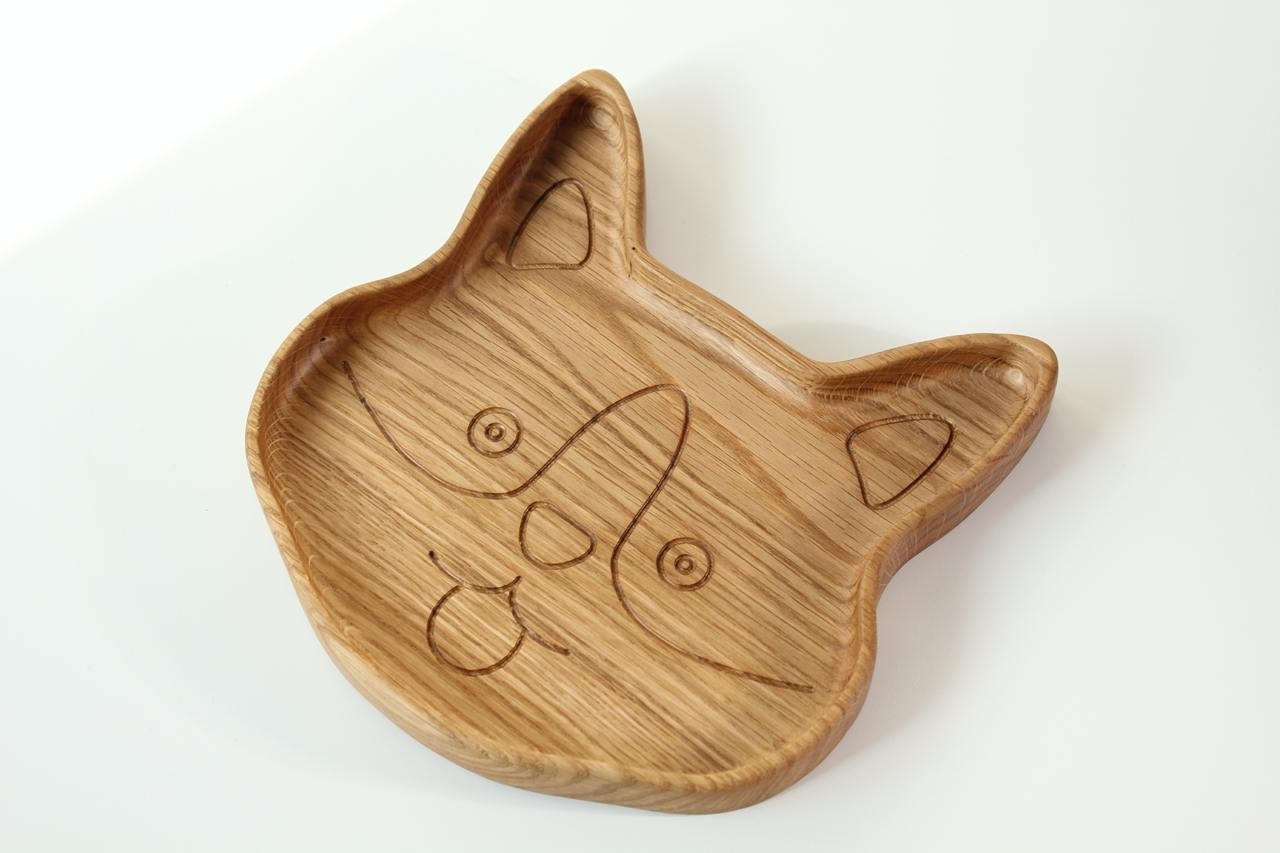 softly lit handmade wooden corgi plate for kids, smooth oak surface with warm natural tones, safe and stylish