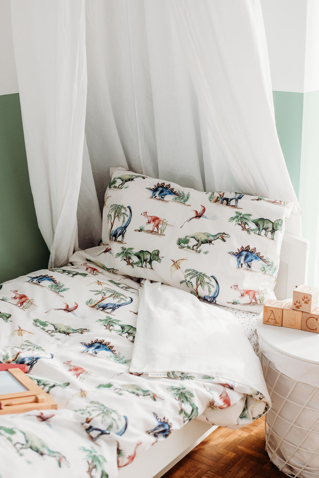 Beautiful Dinosaurs Children's Bedding Set – Dino Themed Bedding for Kids' Room