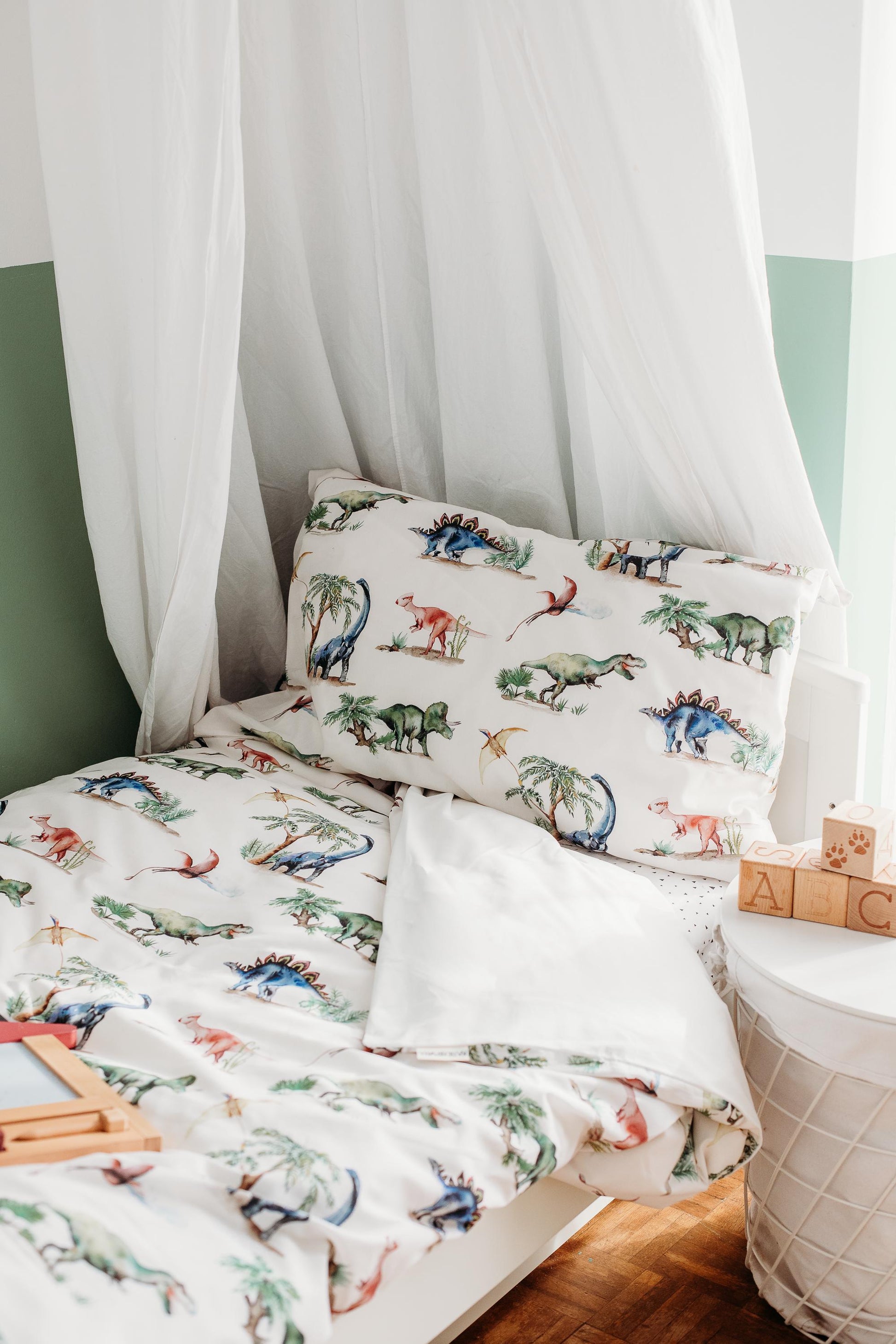 Beautiful Dinosaurs Children's Bedding Set – Dino Themed Bedding for Kids' Room