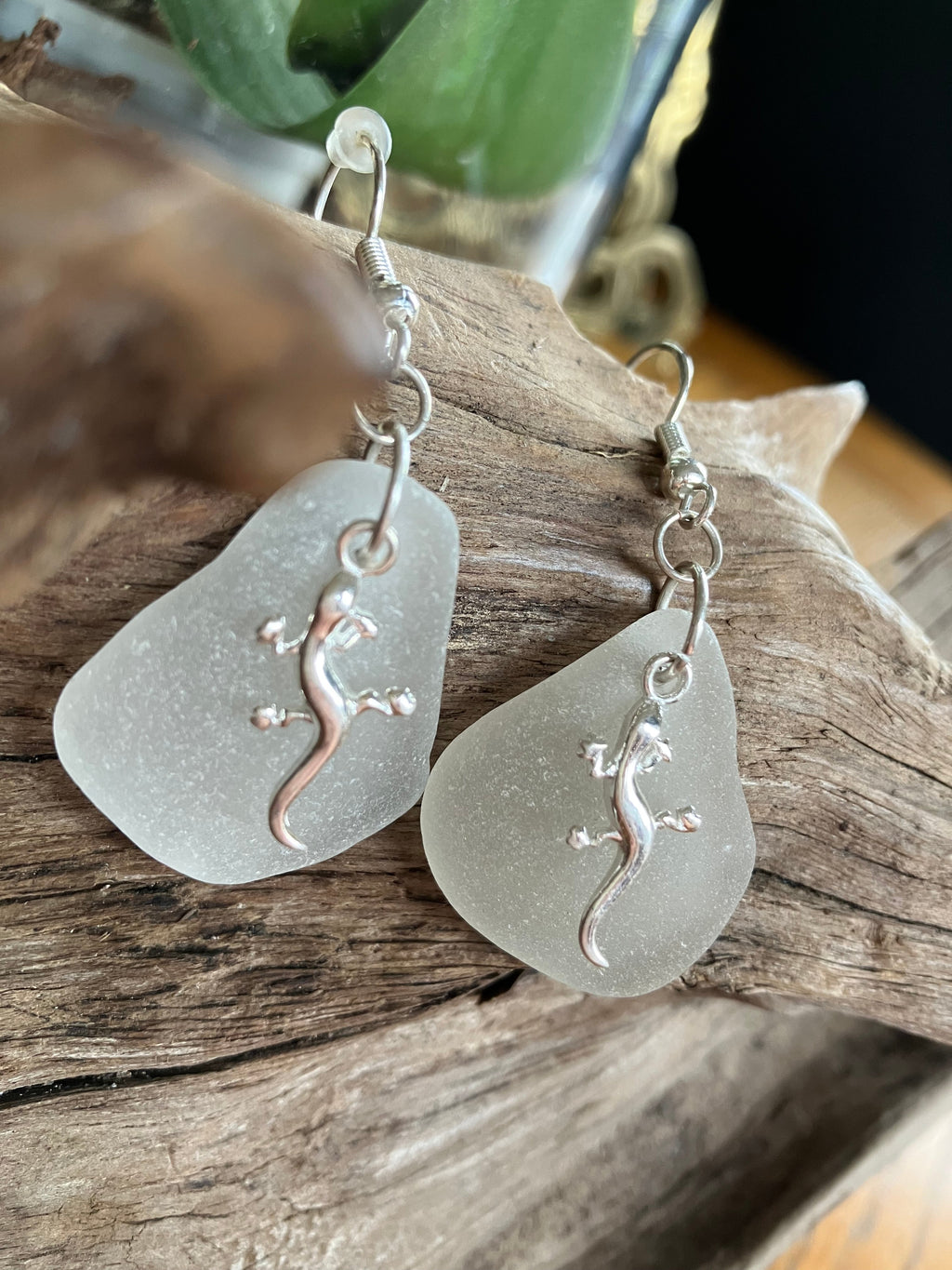 Gecko Lizard earrings white 925 Seaglass