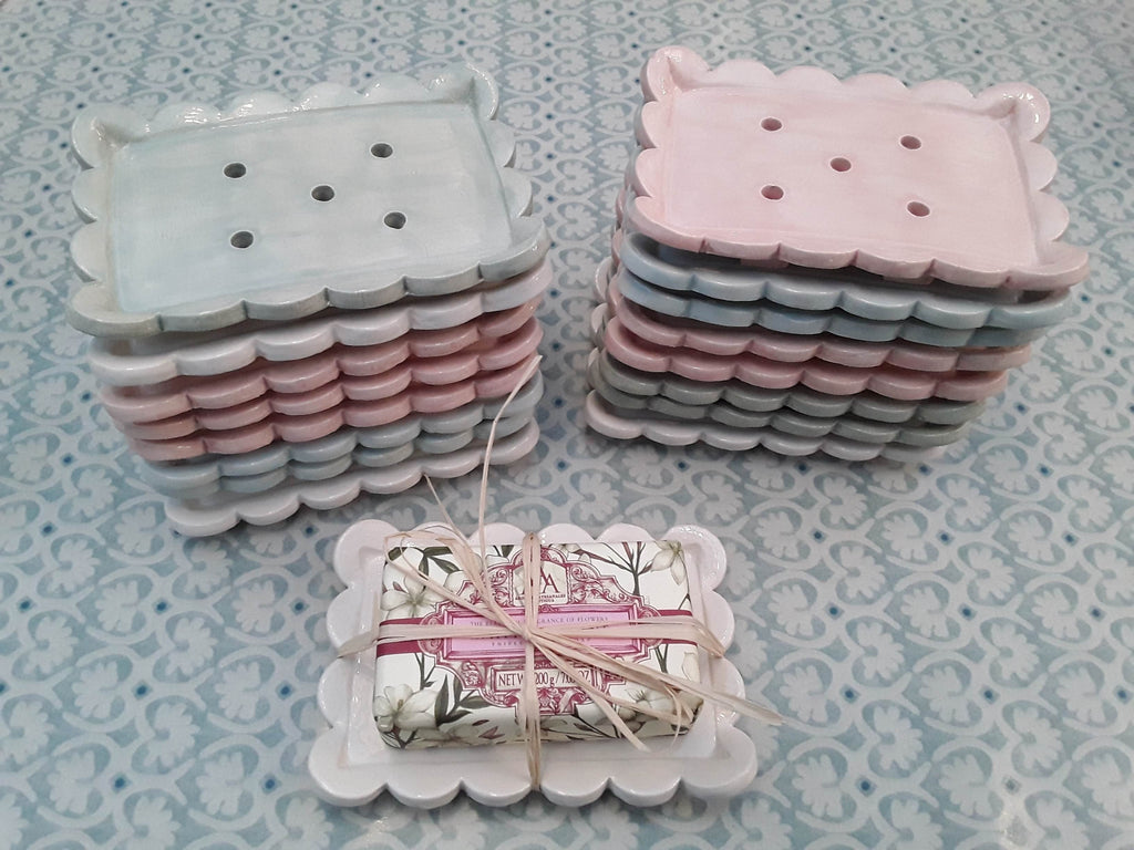 Large scalloped soap dish