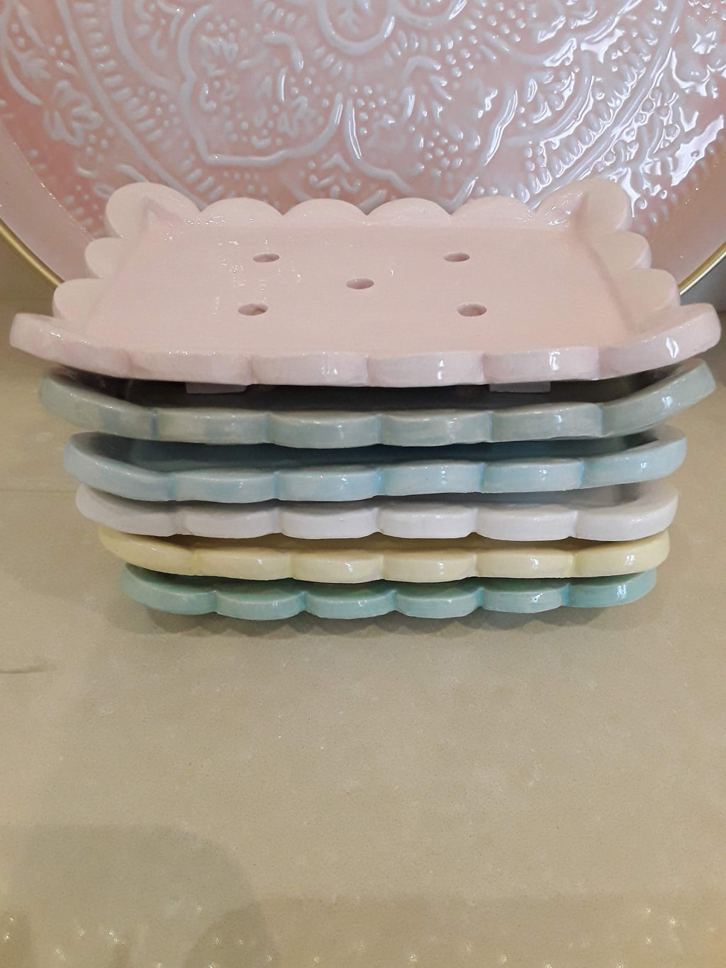 Large scalloped soap dish