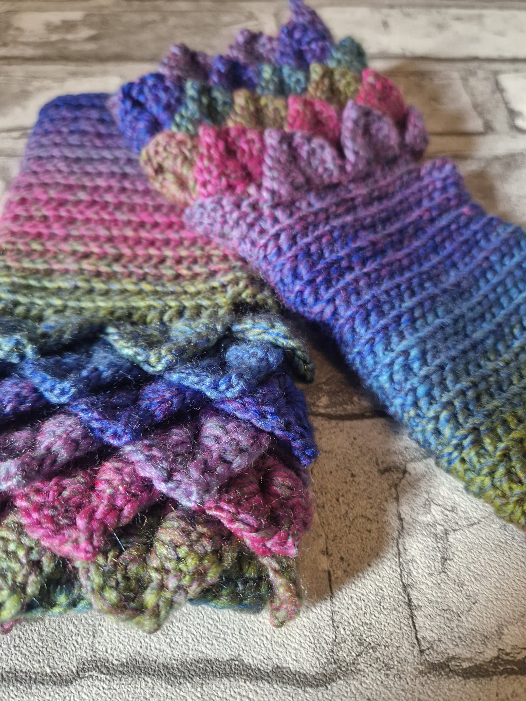Dragonscale Fingerless Gloves