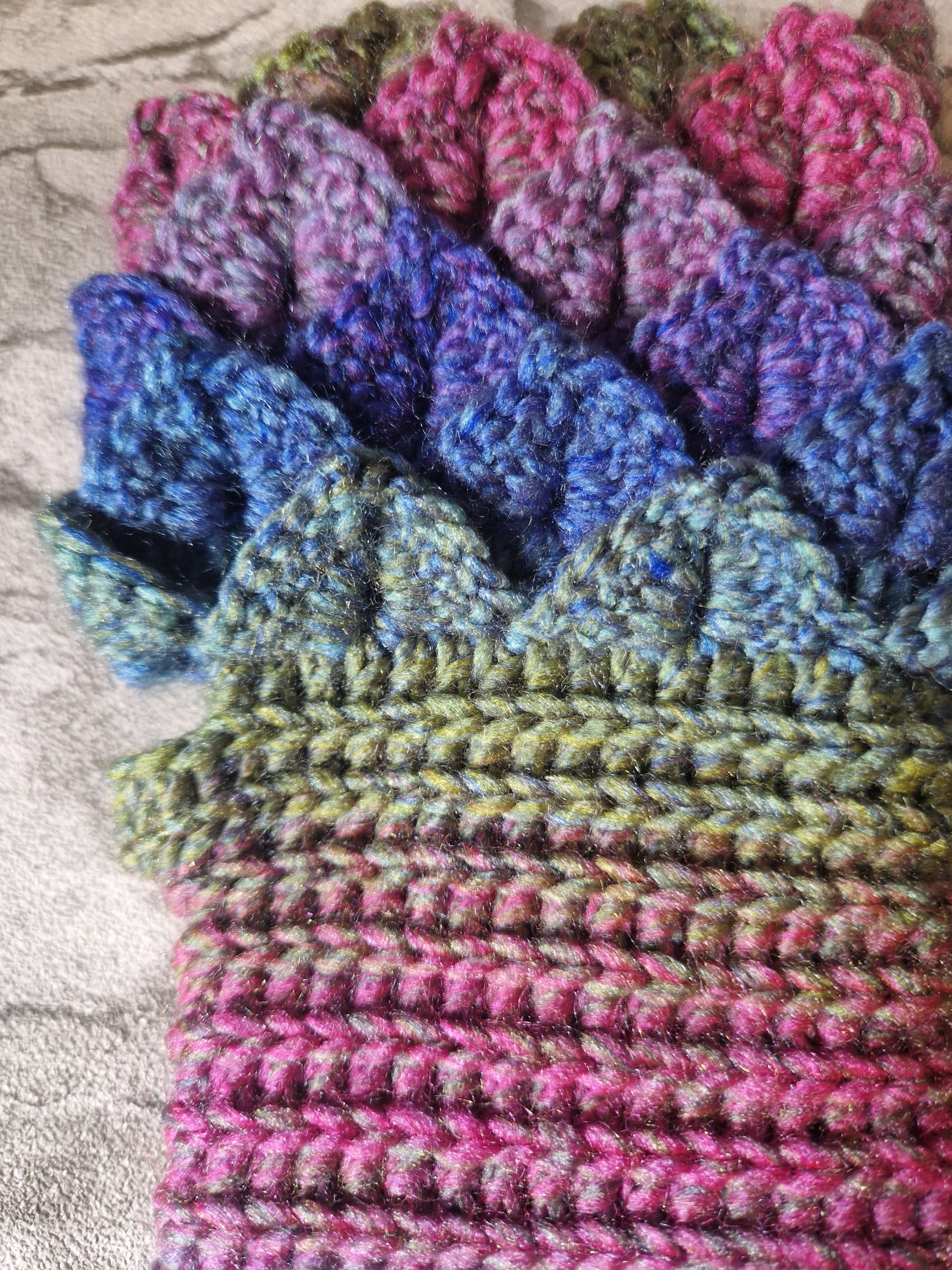 Dragonscale Fingerless Gloves