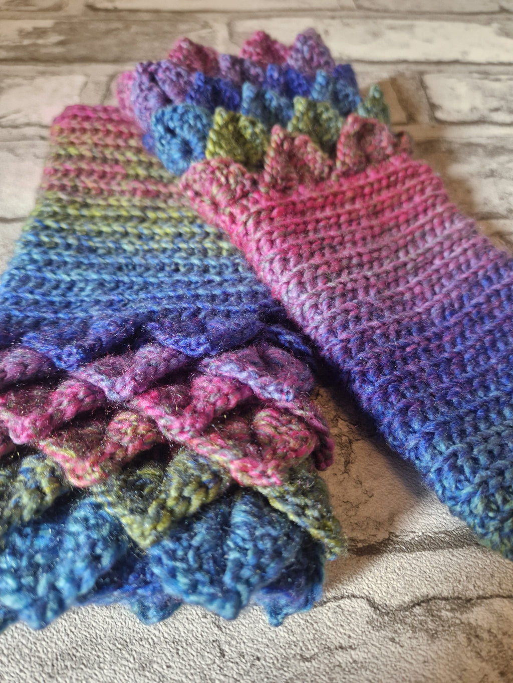 Dragonscale Fingerless Gloves