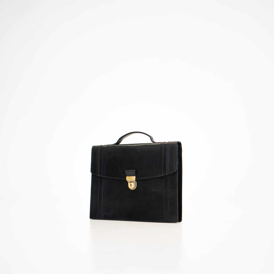 Slim & Elegant Briefcase 21 – Premium Leather, Designed in Estonia by Papillon at www.brixbailey.com