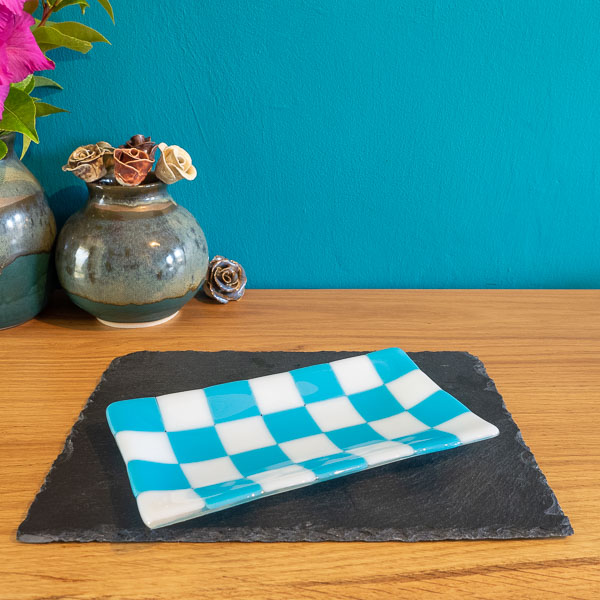 21x12cm Chequered White/Colour Large Tray - Bullseye Collection