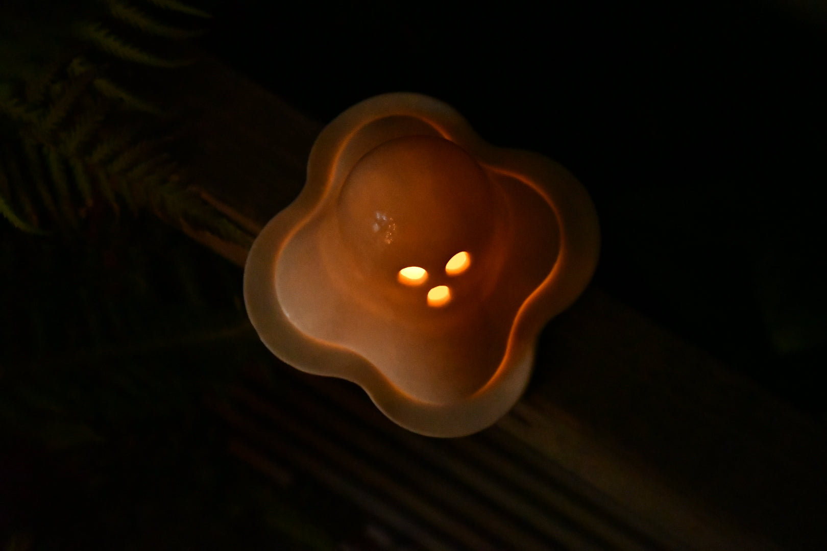 Ghost Tealight Holder (Unique tealight holder designed for halloween, translucent while lighting in the dark)