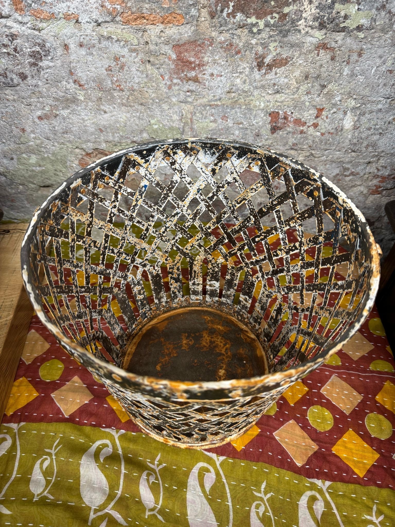 Rustic Lattice Metal Bucket Log Basket /Plant Pot Planter Patio Pail Kindling A