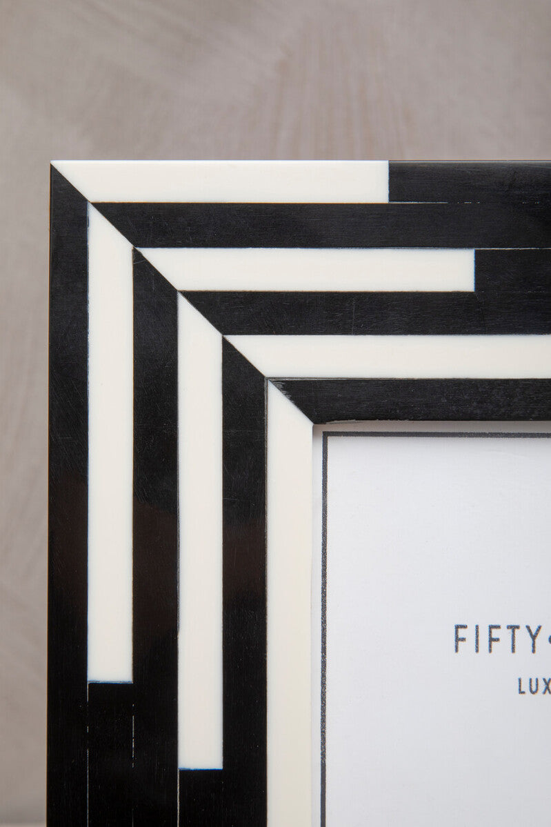 Donato 4In X 6In Black And White Stripe Photo Frame