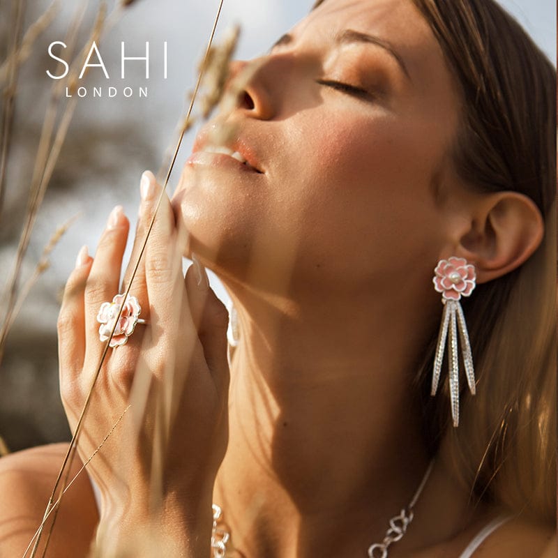 Gold Enameled Round Camellia Bear Ring