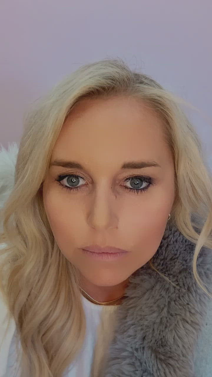 Large Featherweight Hoop Earring in Gold with Gold Wrap