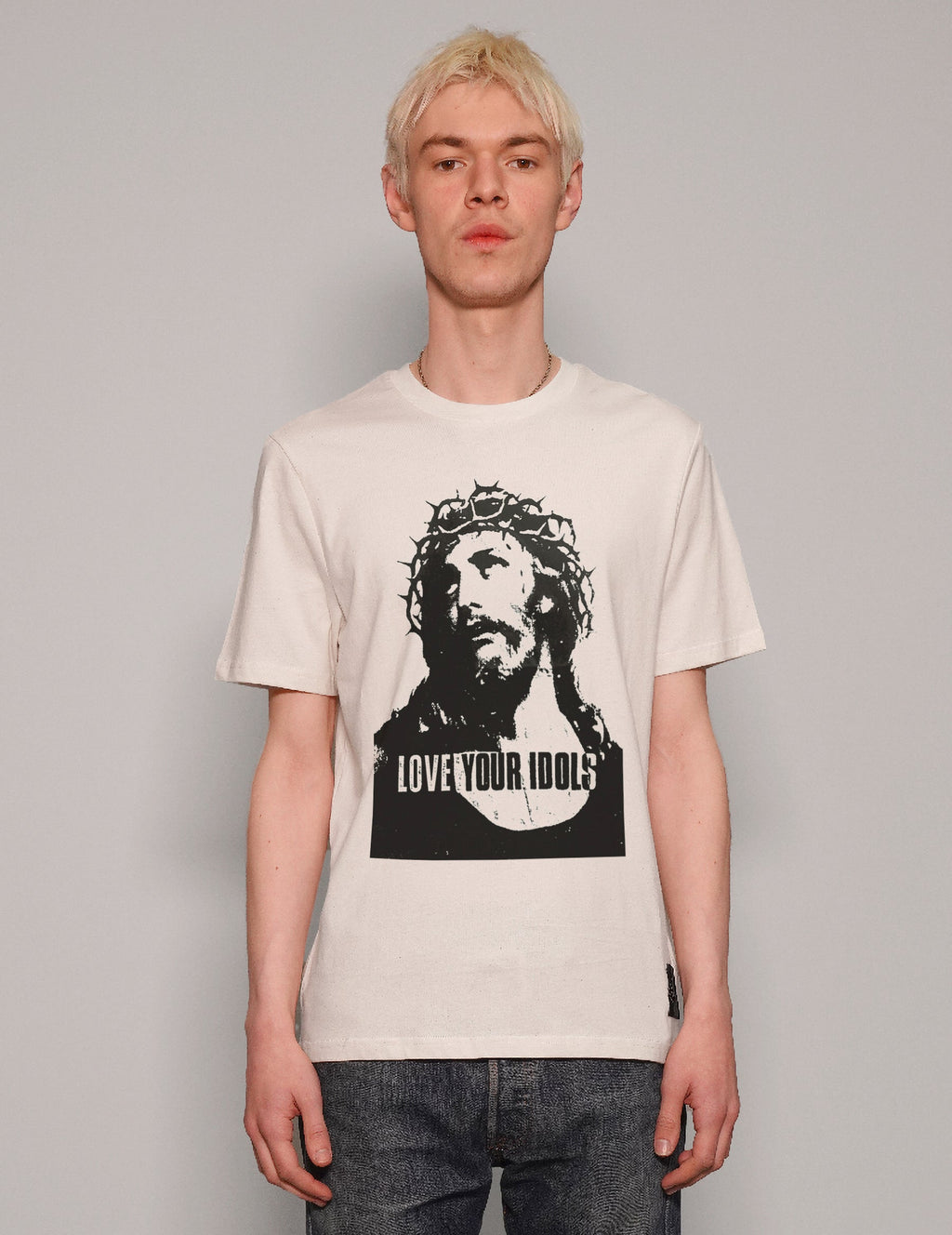 'Love Your Idols' T-Shirt in Ecru
