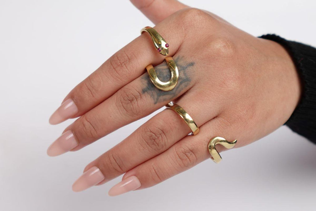4-Finger Snake Ring - Adjustable Brass Ring for All Fingers.