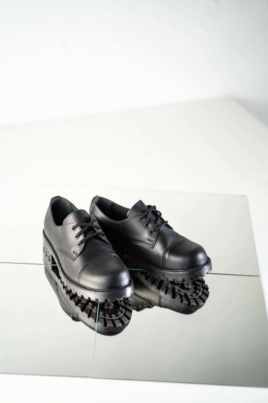 Widgets Unisex Leather Shoes – Stylish & Military-Grade Durability by Samelin at www.brixbailey.com