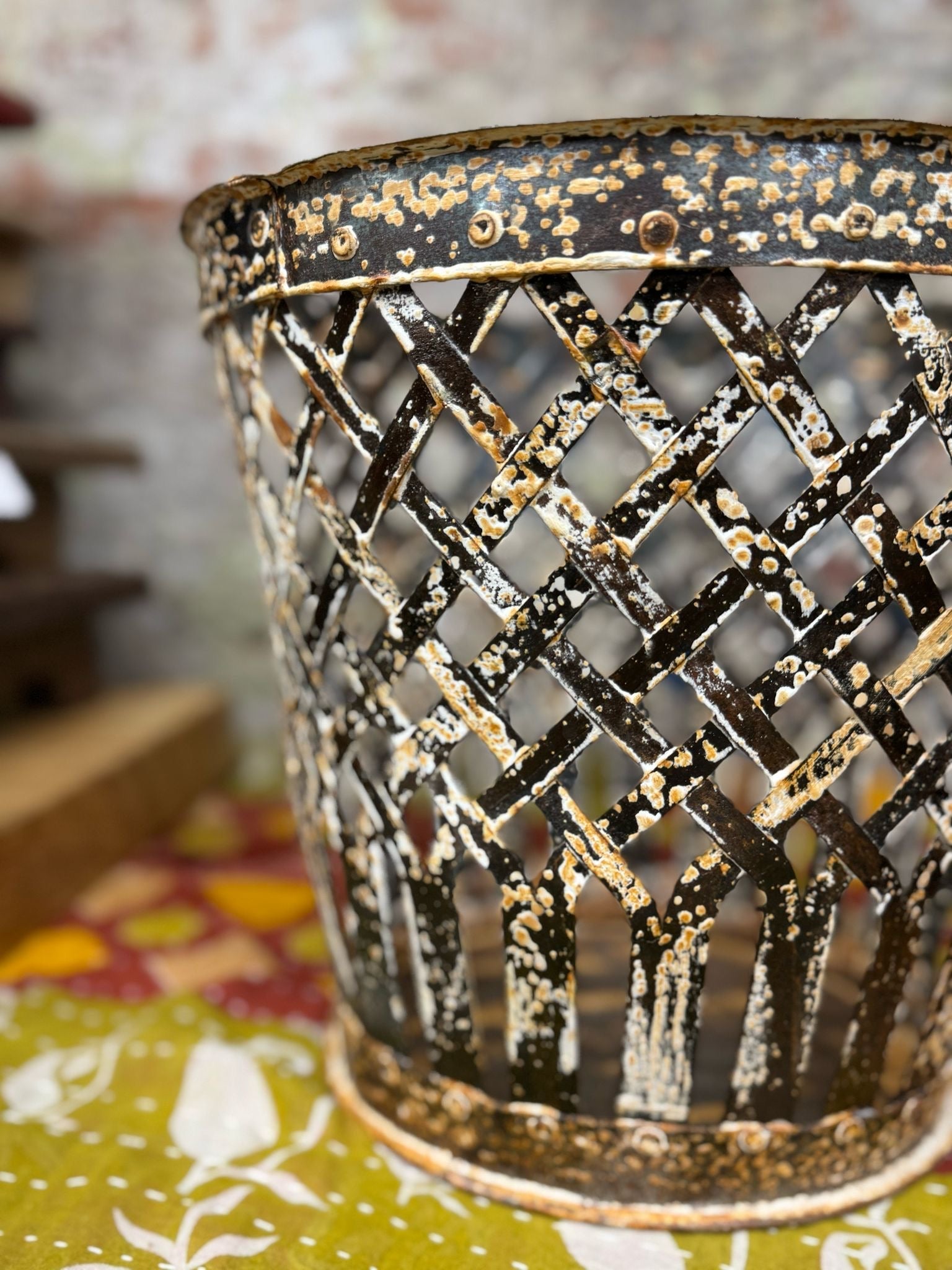 Rustic Lattice Metal Bucket Log Basket /Plant Pot Planter Paper Bin Kindling B