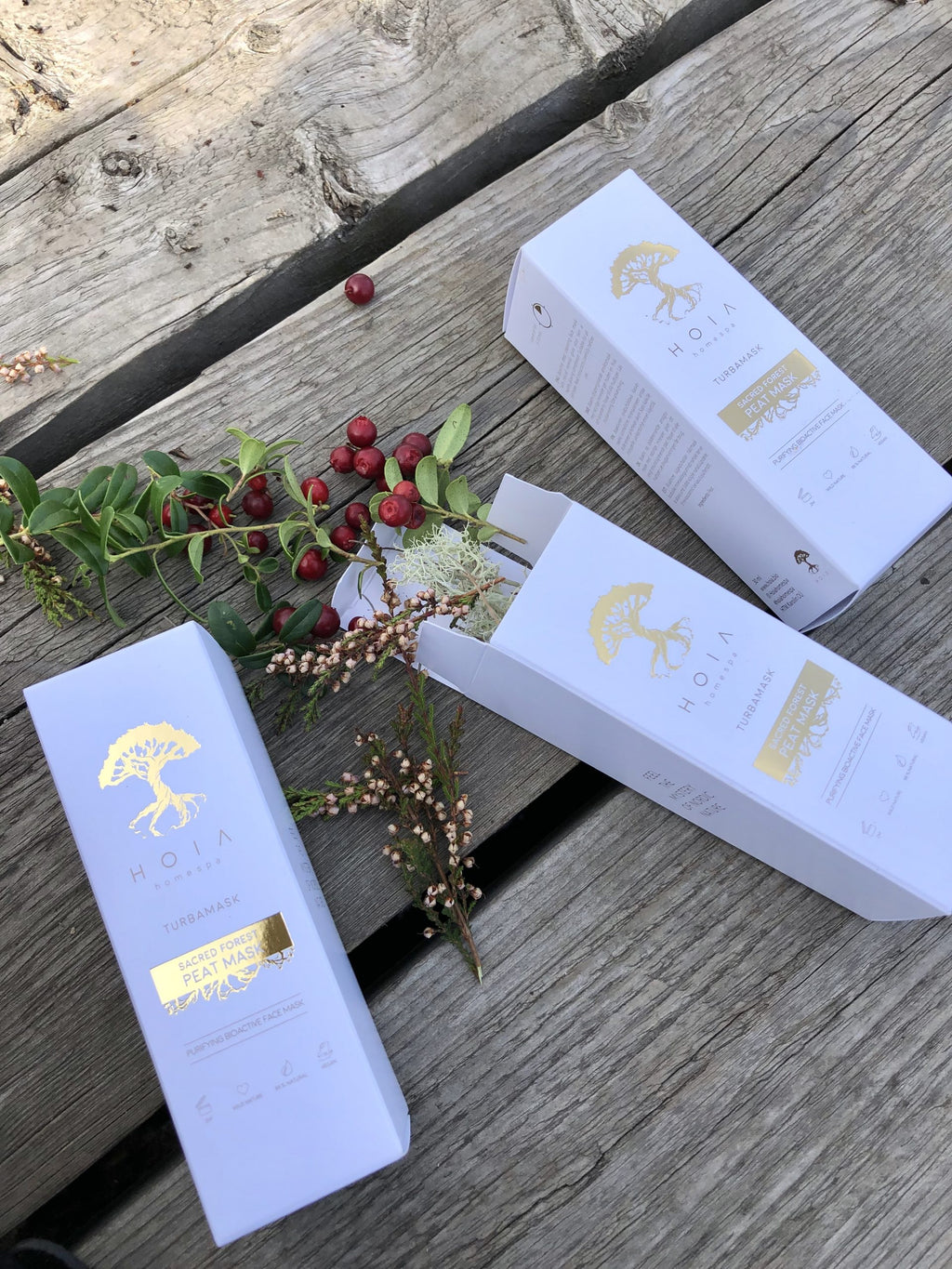 Estonian Peat Face & Body Mask – Balancing & Anti-Aging by HOIA at www.brixbailey.com