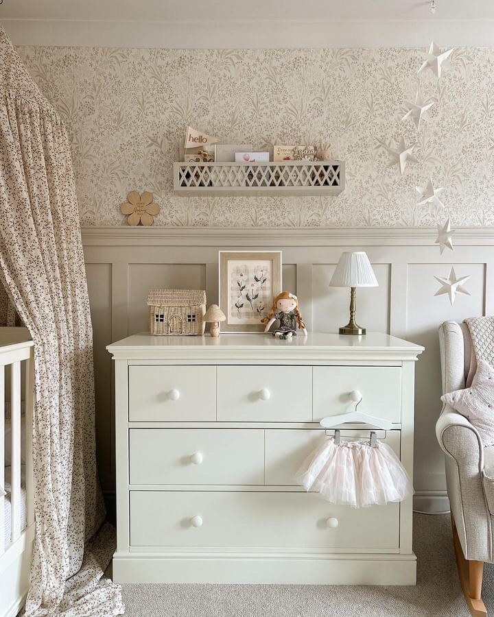 Daisy Gingham Scalloped Wall Art
