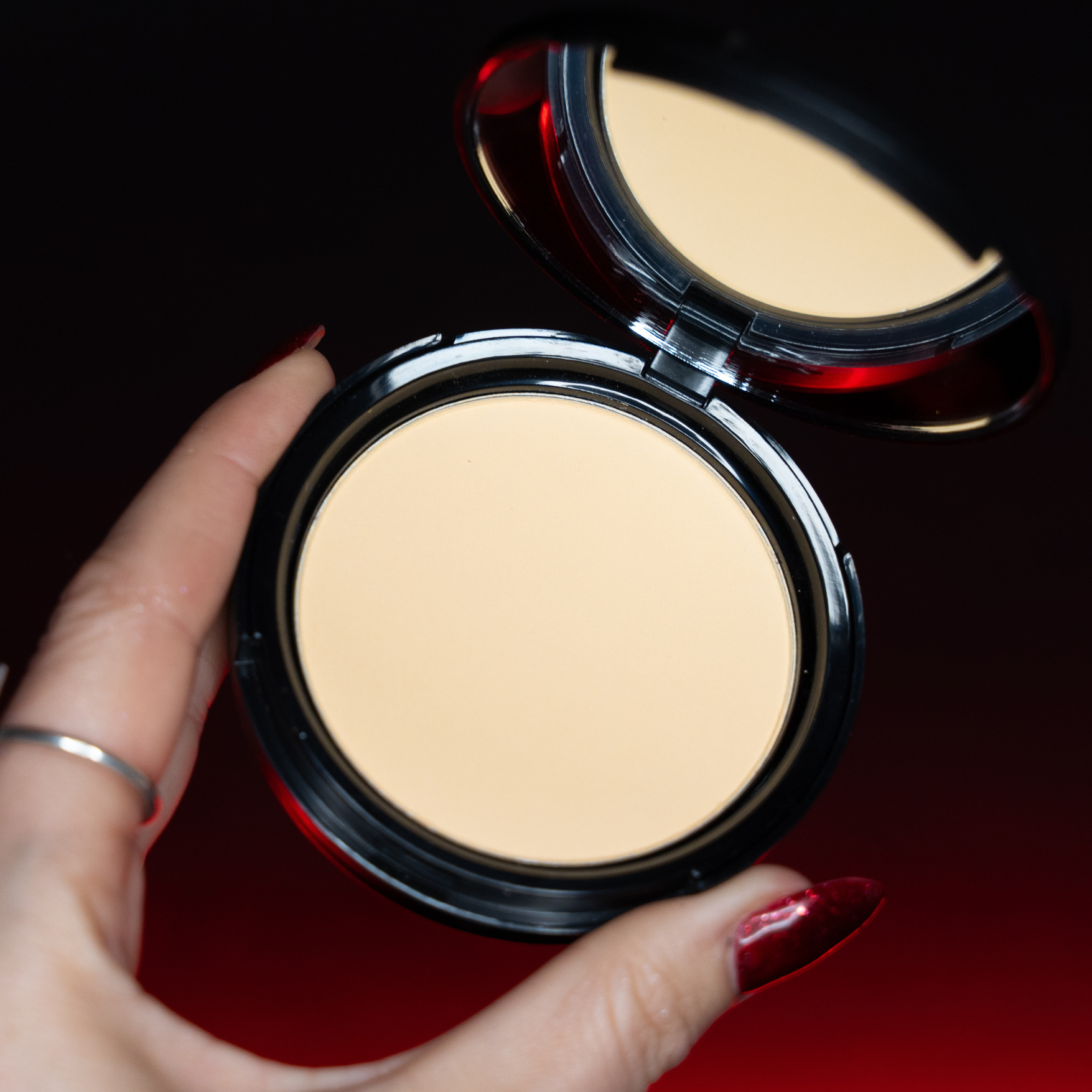 Smooth and Set Brightening Powder in Banana