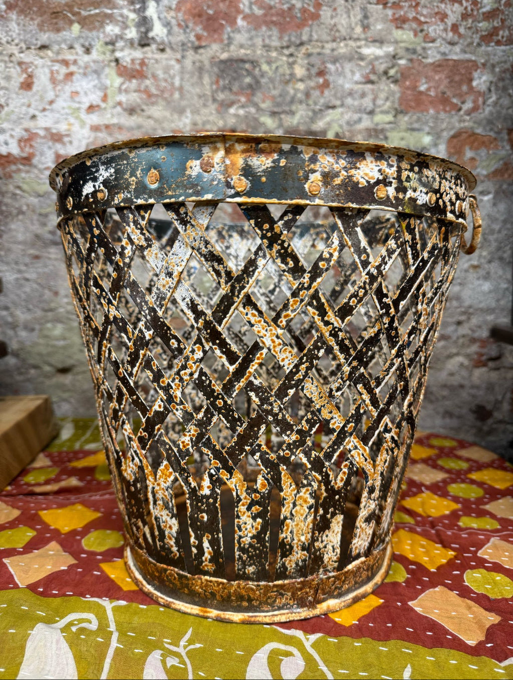 Rustic Lattice Metal Bucket Log Basket /Plant Pot Planter Patio Pail Kindling A