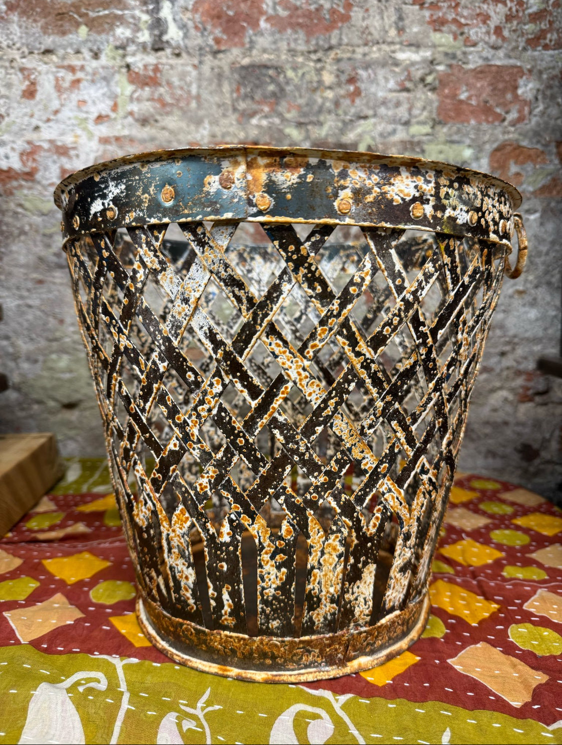 Rustic Lattice Metal Bucket Log Basket /Plant Pot Planter Patio Pail Kindling A