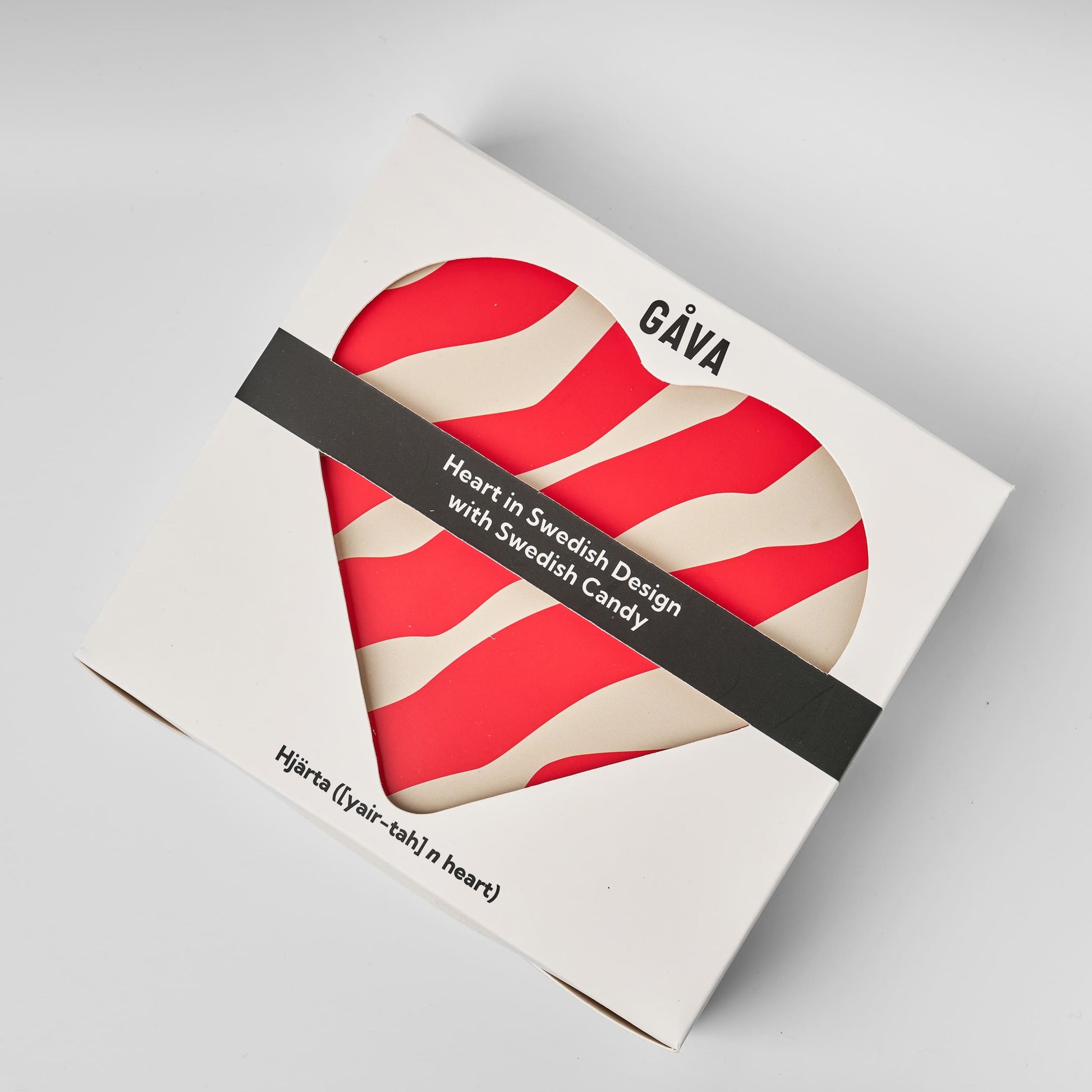 Älskar Heart Shaped Tin with Swedish Sweets
