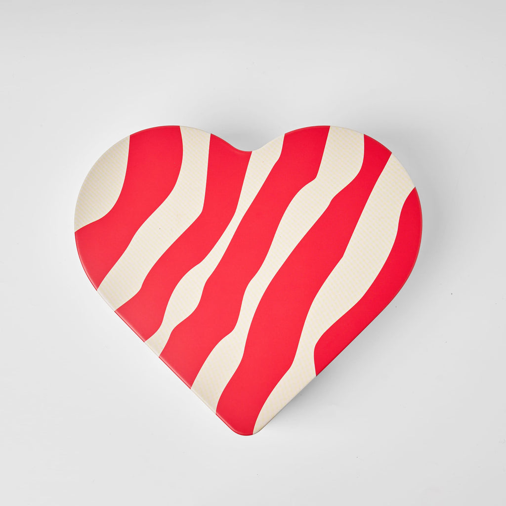 Älskar Heart Shaped Tin with Swedish Sweets