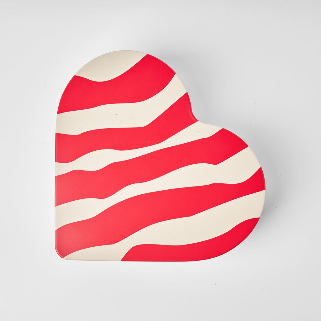 Älskar Heart Shaped Tin with Swedish Sweets