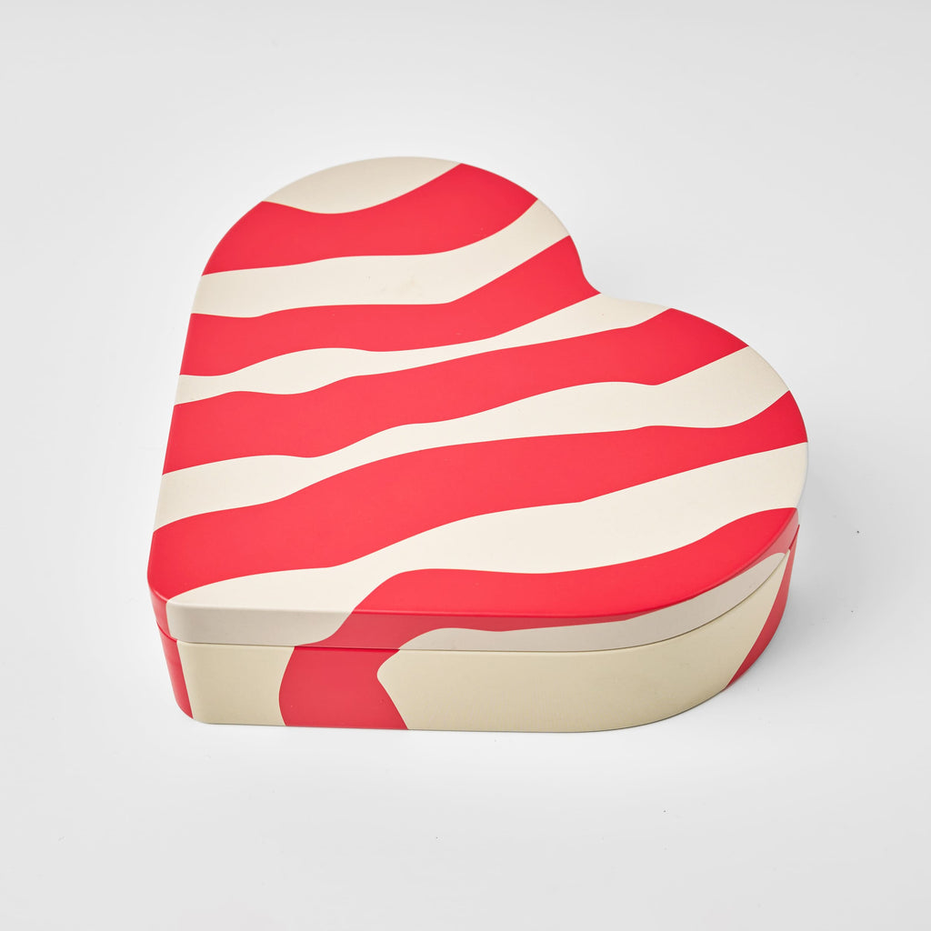 Älskar Heart Shaped Tin with Swedish Sweets