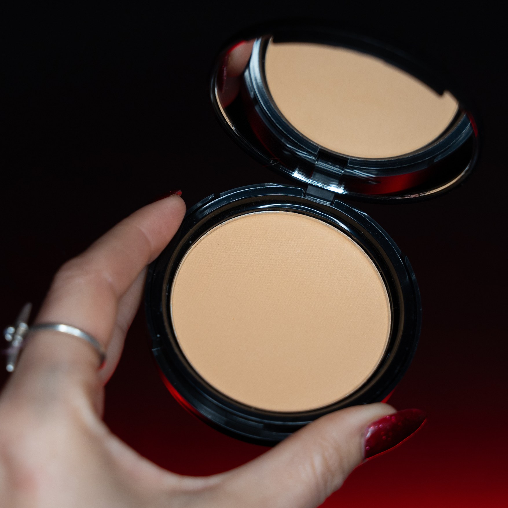Smooth and Set Brightening Powder in Honey