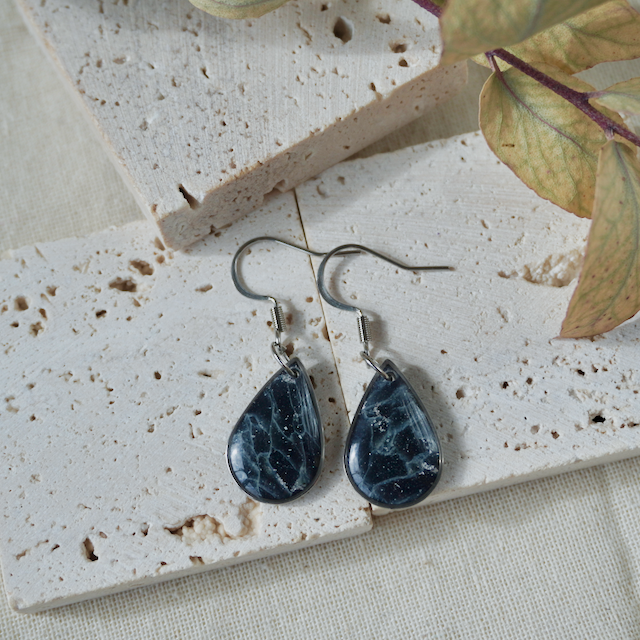 Celestia Hook Teardrop