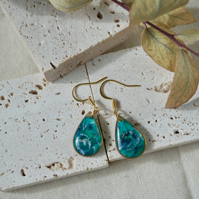 Celestia Hook Teardrop