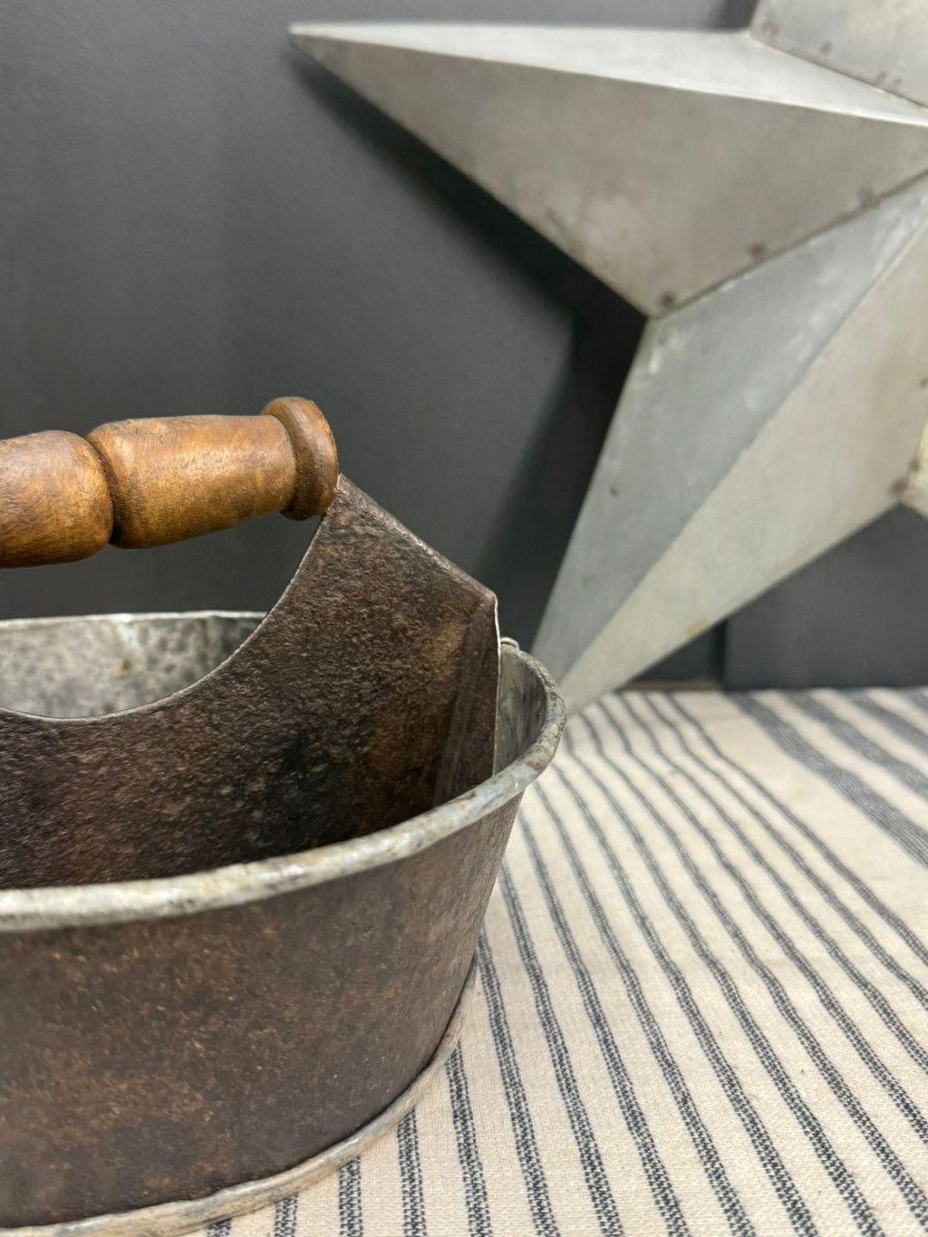 Vintage Small Metal Tray / Plant Pot Herb Planter / Metal Bucket Carry Caddie  (B)