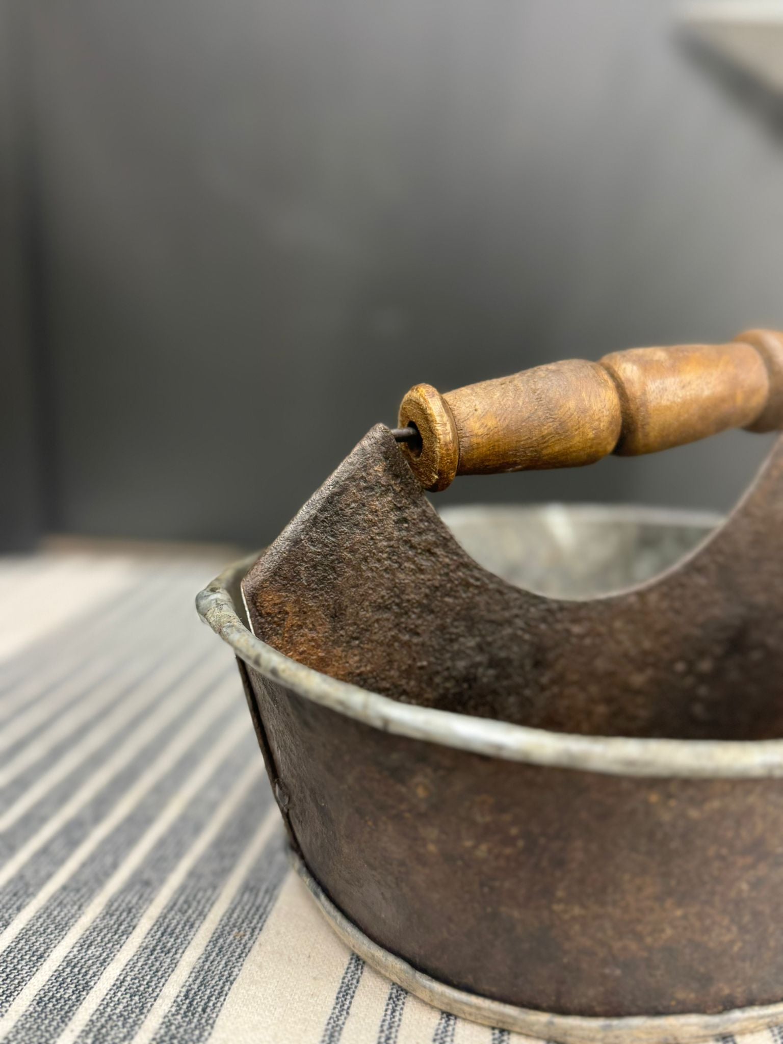 Vintage Small Metal Tray / Plant Pot Herb Planter / Metal Bucket Carry Caddie  (B)