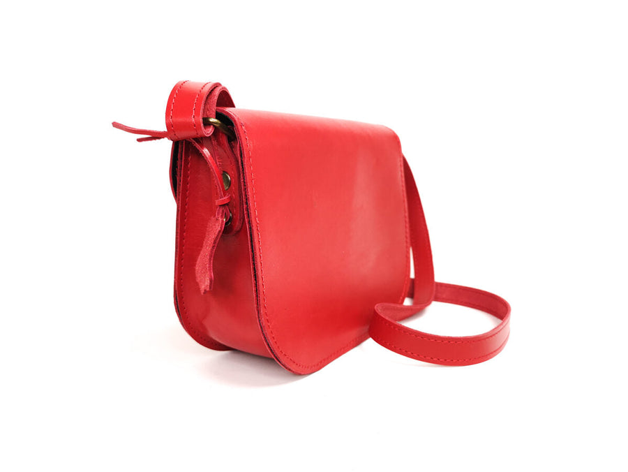 Classic Cut Saddle Bag – Vintage Style & Modern Practicality by Zelma Kraft at brixbailey.com