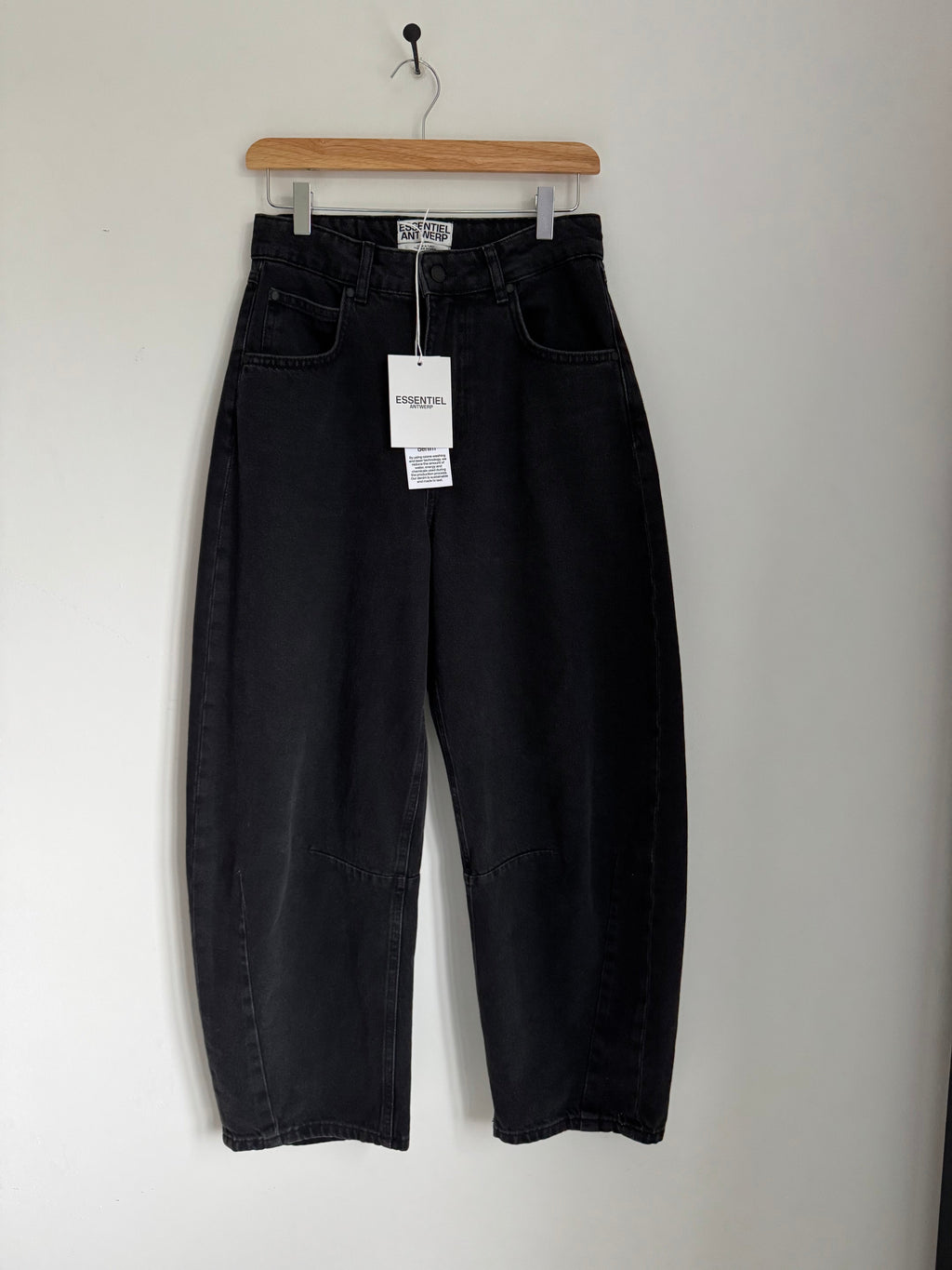 Interstellar Barrel Leg Jeans in Black