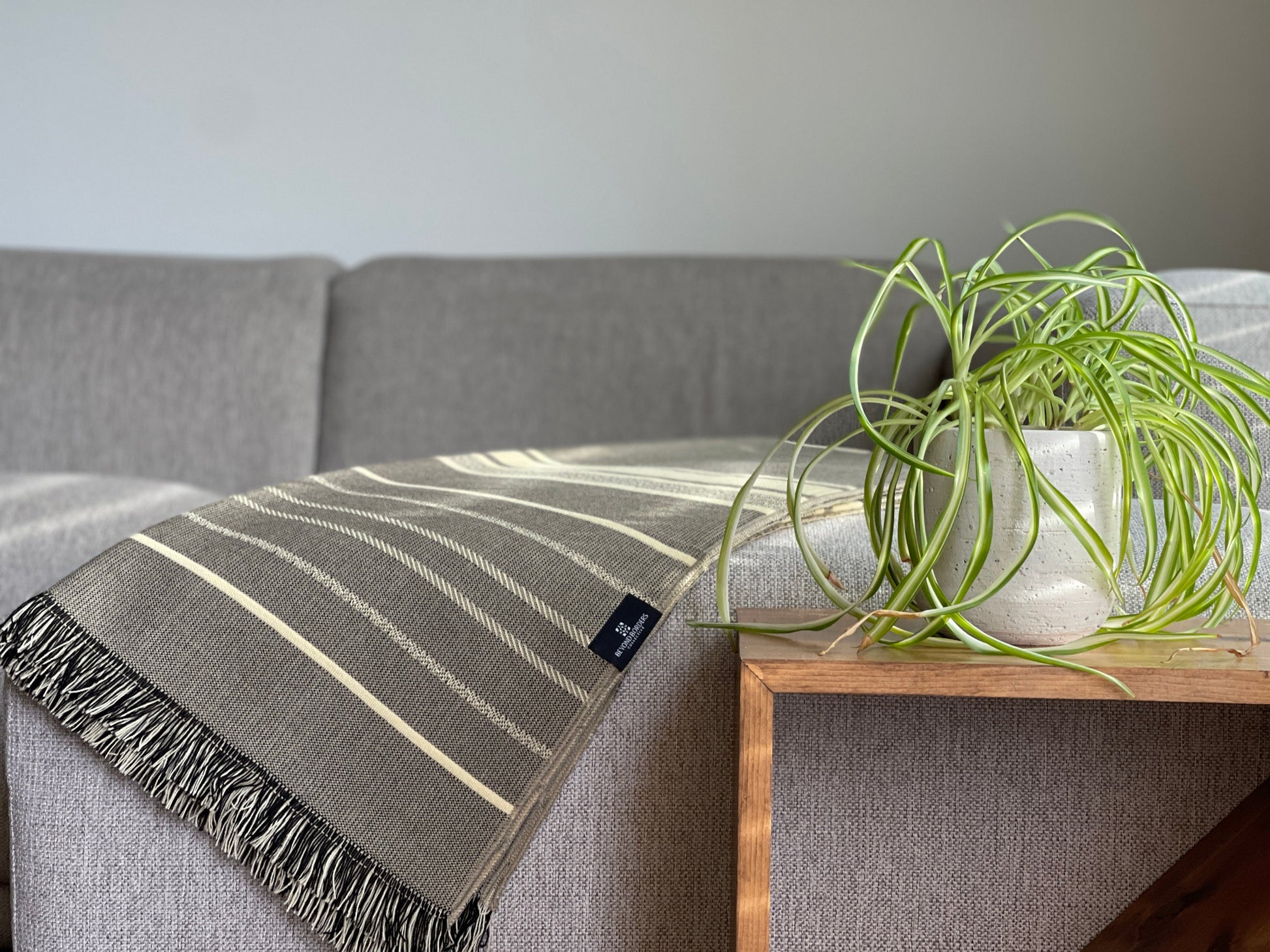 Equinoccio Throw Blanket in Cedar Brown