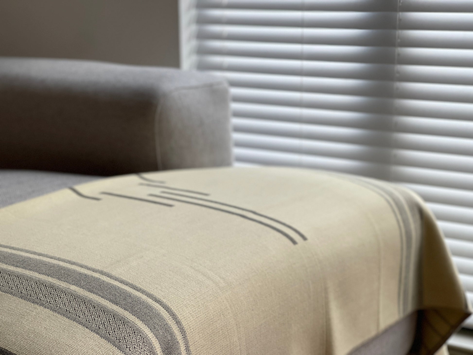 Equinoccio Throw Blanket in Cedar Brown