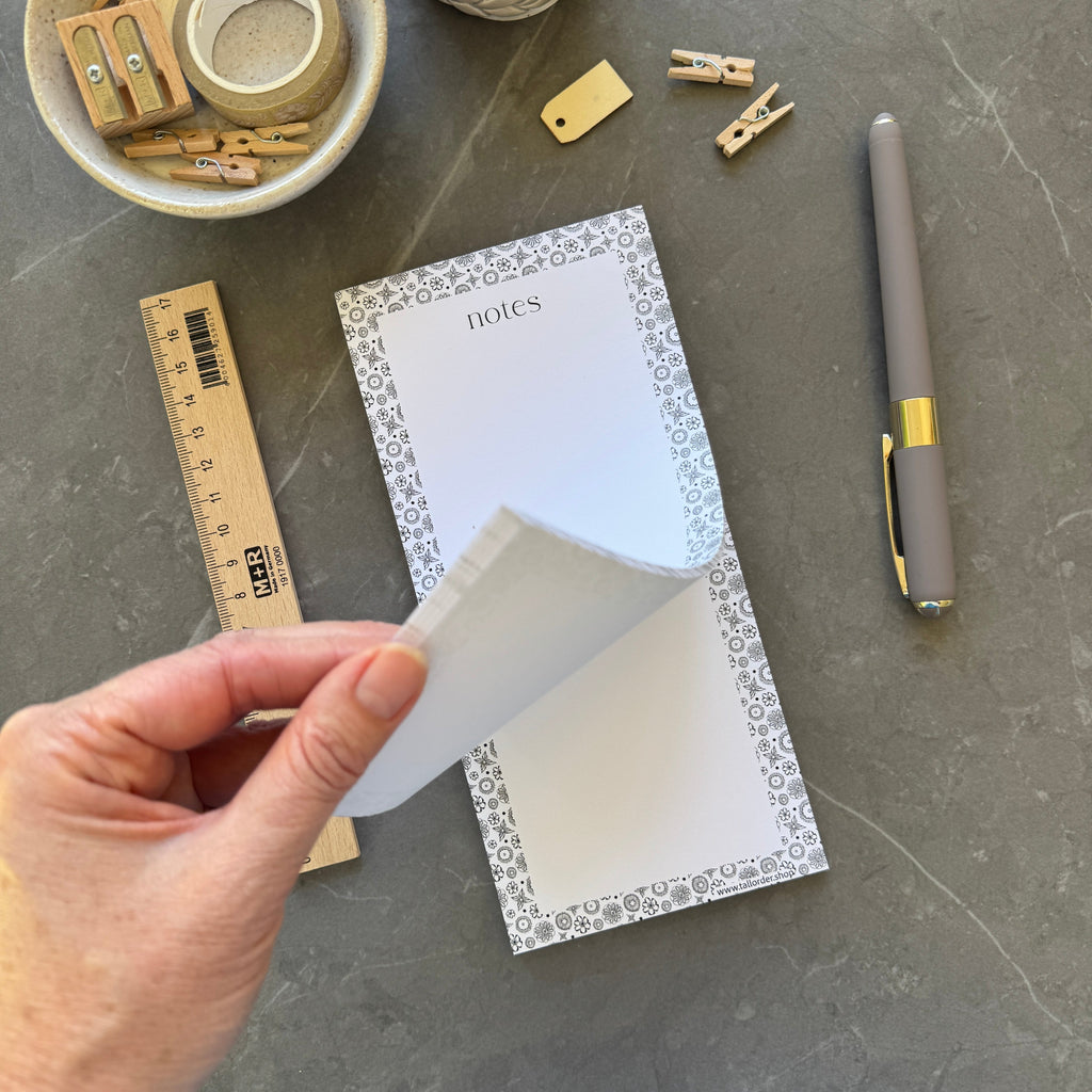 Floral Patterned List Pad with Optional Magnet