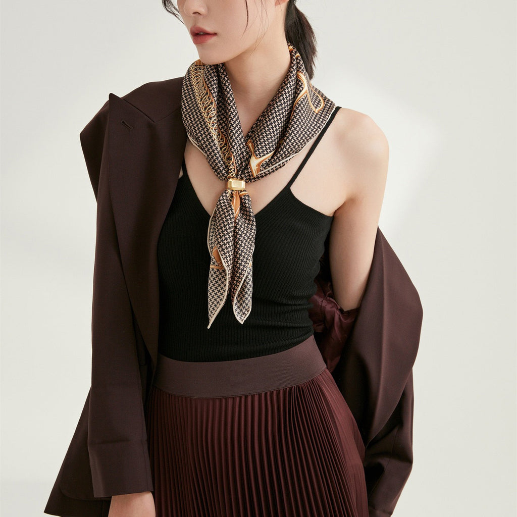 Black & Beige Classic Houndstooth Silk Scarf – 65cm Hand-Rolled Square Bandana