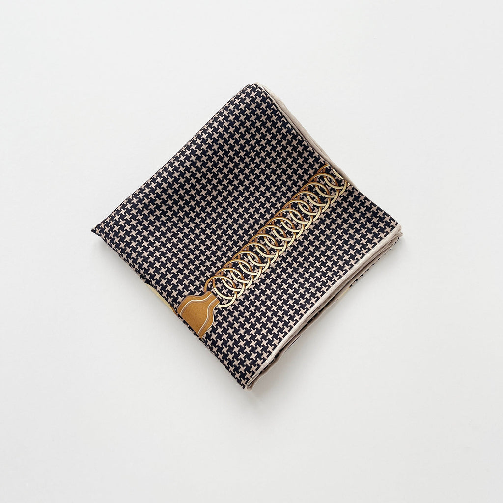 Black & Beige Classic Houndstooth Silk Scarf – 65cm Hand-Rolled Square Bandana