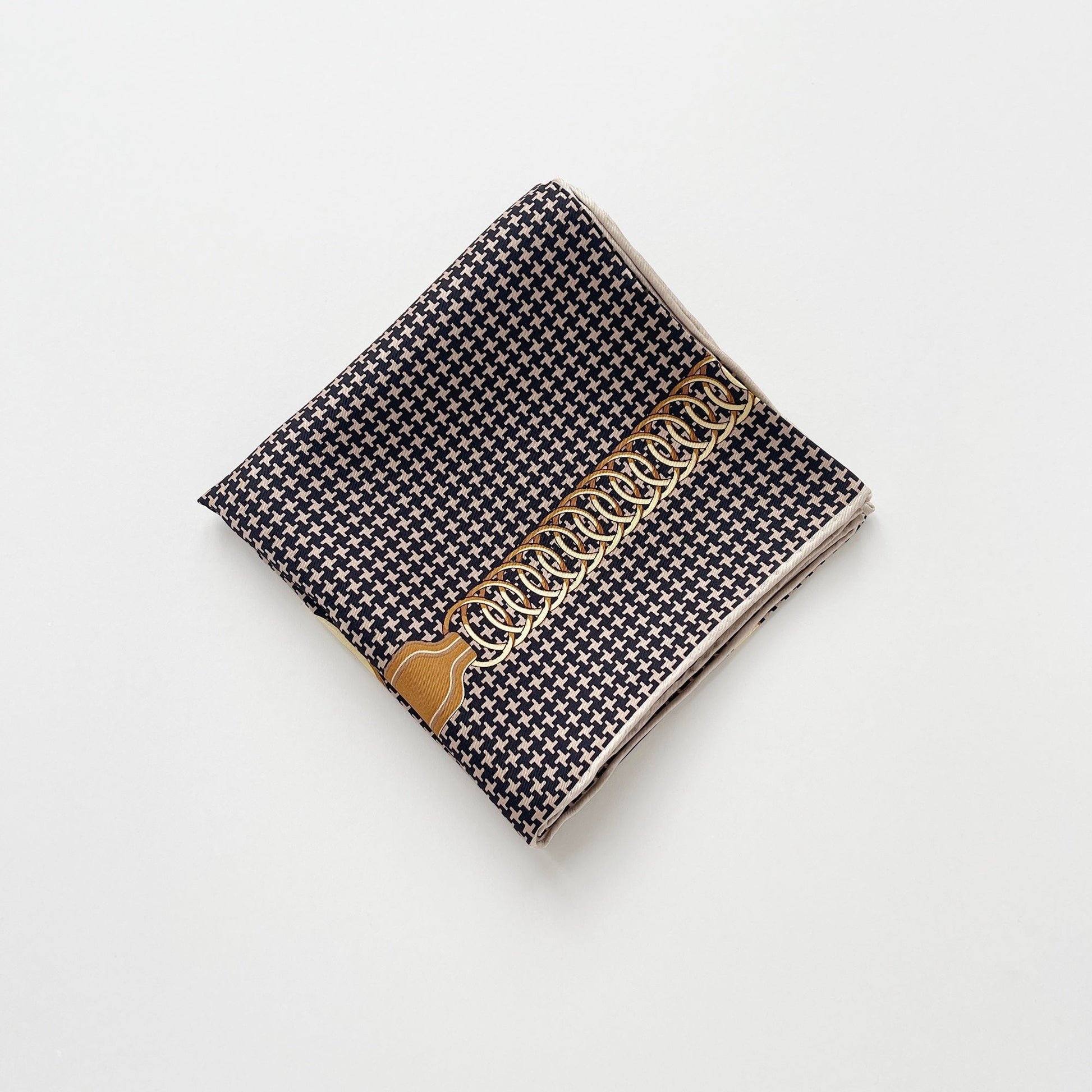 Black & Beige Classic Houndstooth Silk Scarf – 65cm Hand-Rolled Square Bandana