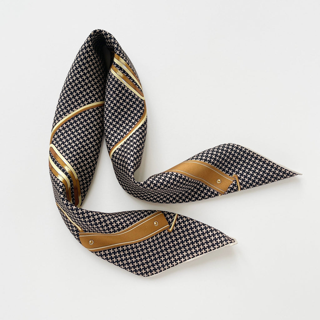 Black & Beige Classic Houndstooth Silk Scarf – 65cm Hand-Rolled Square Bandana