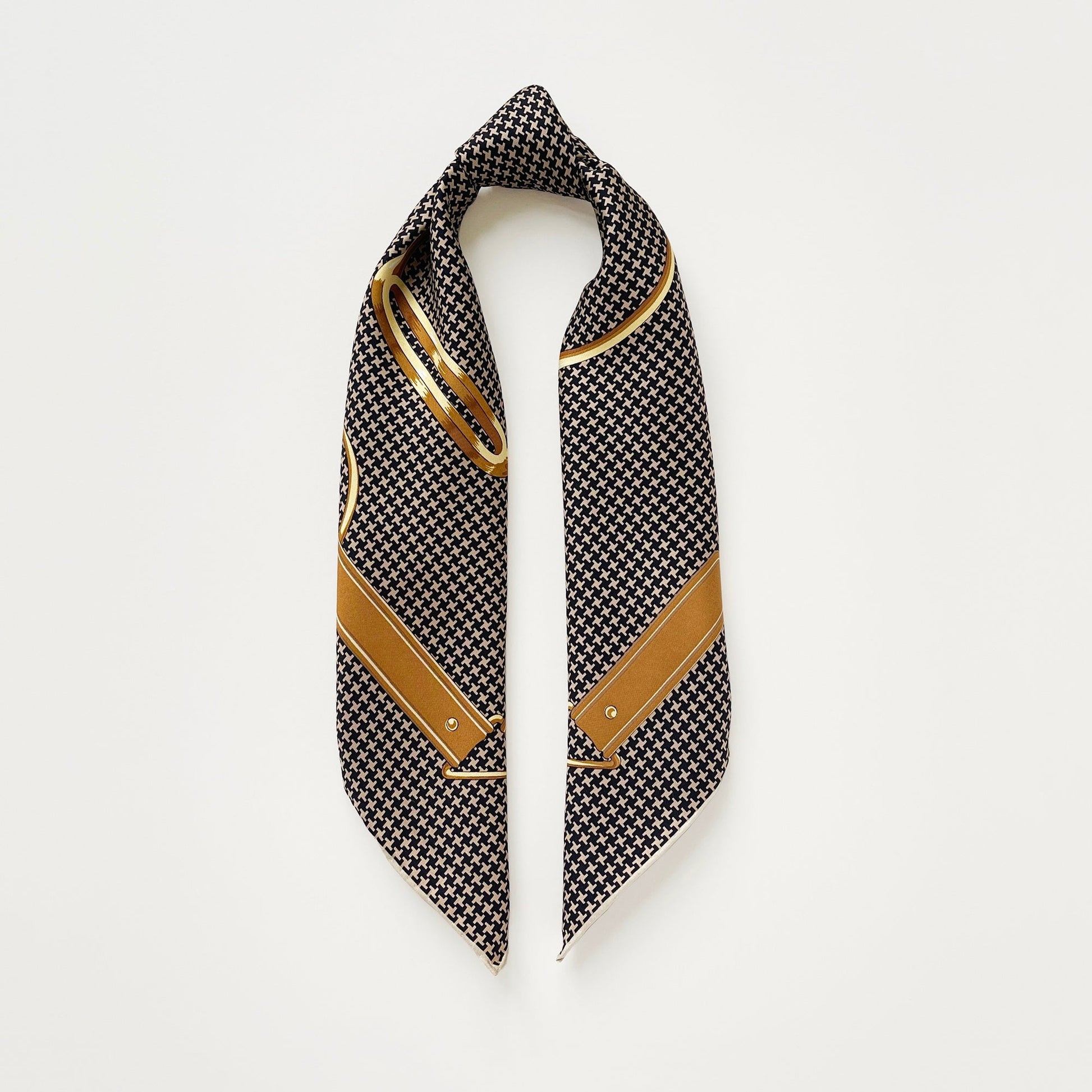 Black & Beige Classic Houndstooth Silk Scarf – 65cm Hand-Rolled Square Bandana