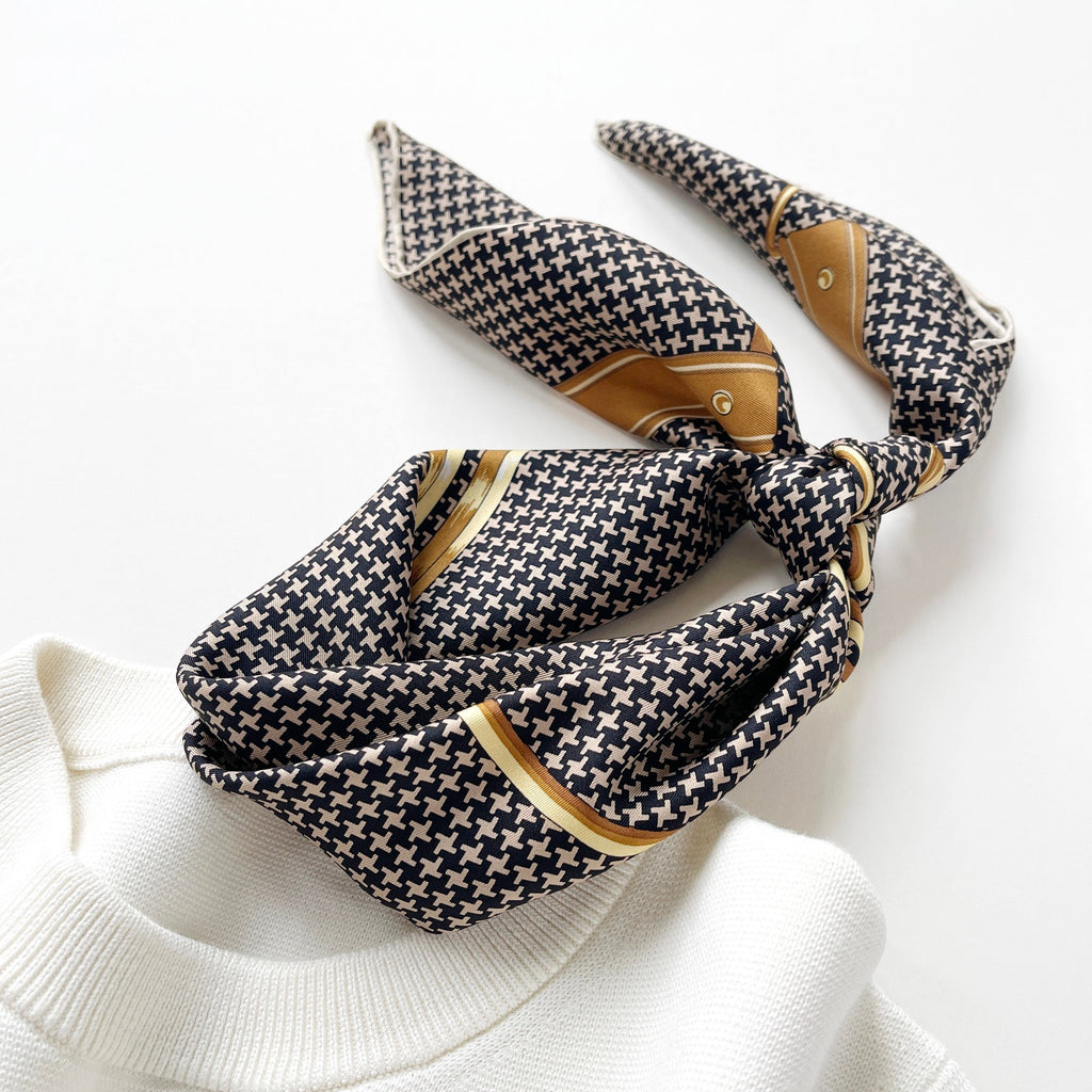 Black & Beige Classic Houndstooth Silk Scarf – 65cm Hand-Rolled Square Bandana