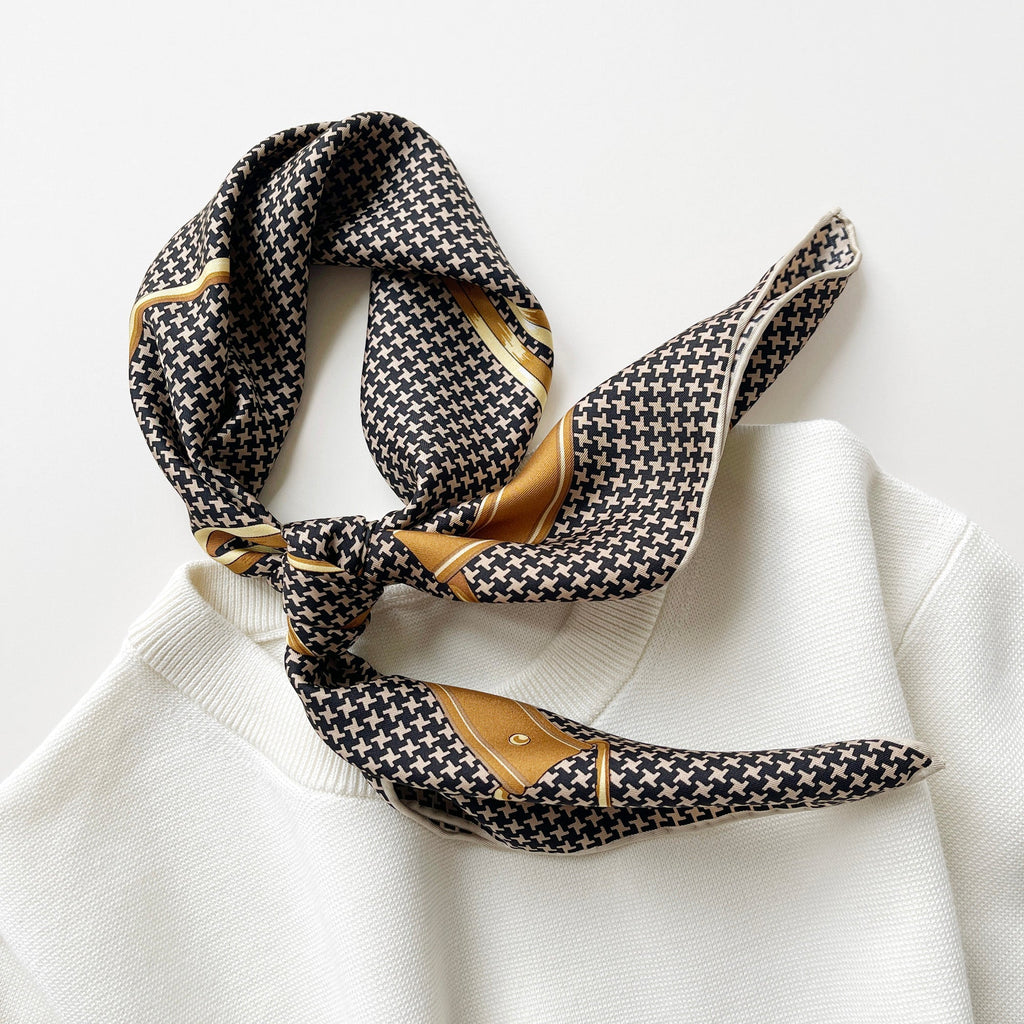 Black & Beige Classic Houndstooth Silk Scarf – 65cm Hand-Rolled Square Bandana